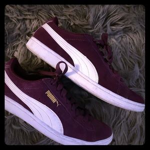 Dark purple pumas 💛